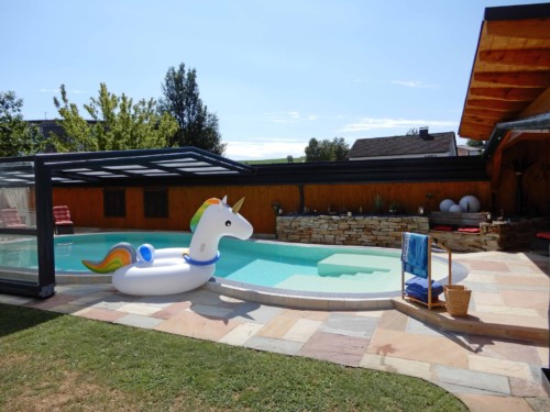 Modell MAESTRO Wandanbau, halb geöffnet